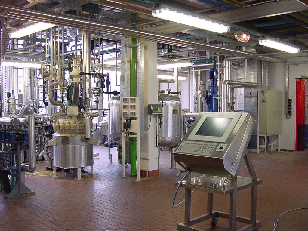 Szteroid csarnok, energia blokk, fejépület – Richter Gedeon Rt. fióktelepe, Dorog